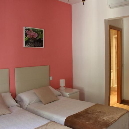 Casa De Huespedes Galaica Hotel Madrid Room photo